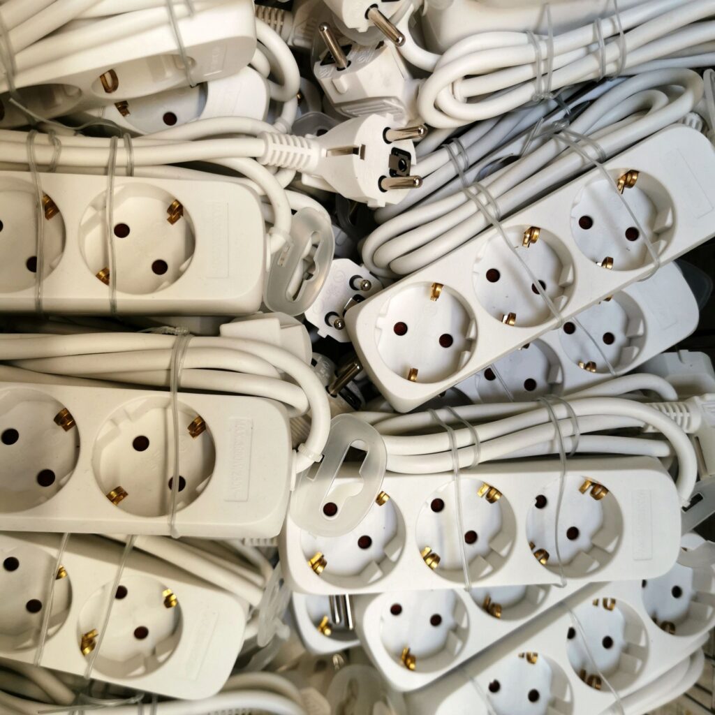 Socket, electric tee, safety